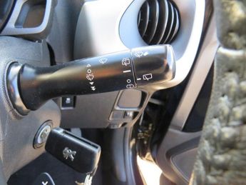 PEUGEOT 108 1.0 VTi Active Hatchback 5dr Petrol 2 Tronic Euro 5 Euro 5 (68 p