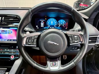 JAGUAR F-PACE 3.0 D300 V6 S SUV 5dr Diesel Auto AWD Euro 6 (s/s) (300 ps)