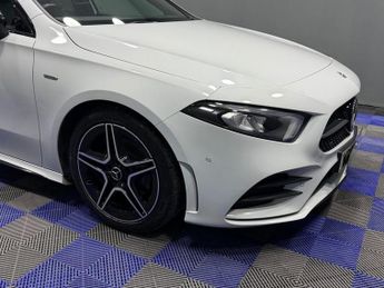 MERCEDES-BENZ A-CLASS 1.3 A200 AMG Line Edition (Executive) Saloon 4dr Petrol 7G-DCT E