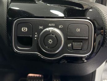 MERCEDES-BENZ A-CLASS 1.3 A200 AMG Line Edition (Executive) Saloon 4dr Petrol 7G-DCT E