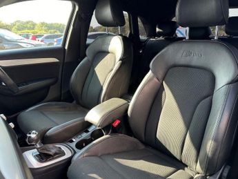 AUDI Q3 2.0 TFSI S line SUV 5dr Petrol S Tronic quattro Euro 5 (s/s) (17