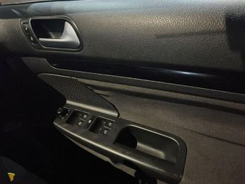 VOLKSWAGEN GOLF 1.3L 2d 