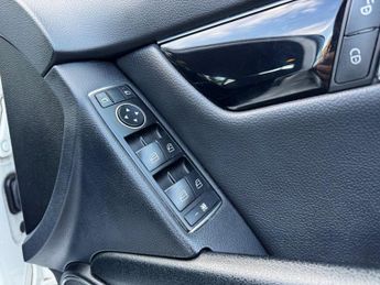 MERCEDES-BENZ C-CLASS 2.1 C220 CDI BlueEfficiency Executive SE Saloon 4dr Diesel G-Tro