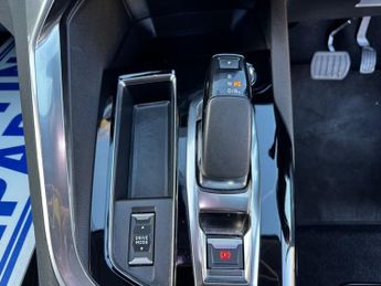 PEUGEOT 3008 1.6 13.2kWh Allure SUV 5dr Petrol Plug-in Hybrid e-EAT Euro 6 (s