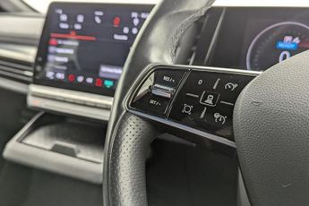 RENAULT MEGANE E-TECH 60kWh launch edition Hatchback 5dr Electric Auto (220 ps)