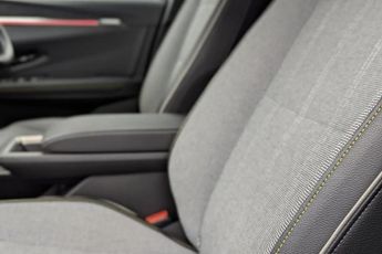 RENAULT MEGANE E-TECH 60kWh launch edition Hatchback 5dr Electric Auto (220 ps)