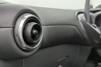 NISSAN JUKE 1.0 DIG-T N-Connecta SUV 5dr Petrol DCT Auto Euro 6 (s/s) (114 p