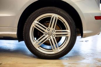 AUDI Q5 2.0 TDI S line Plus SUV 5dr Diesel S Tronic quattro Euro 5 (s/s)