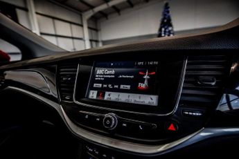 VAUXHALL ASTRA 1.4i Turbo Elite Hatchback 5dr Petrol Auto Euro 6 (s/s) (150 ps)