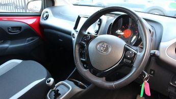 TOYOTA AYGO 1.0 VVT-i x-play Hatchback 5dr Petrol x-shift Euro 5 Euro 5 (68 