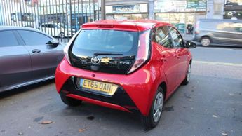 TOYOTA AYGO 1.0 VVT-i x-play Hatchback 5dr Petrol x-shift Euro 5 Euro 5 (68 
