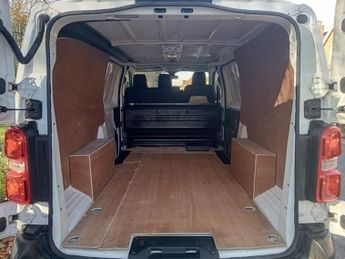 VAUXHALL Vivaro Electric 3100 75kWh Dynamic Panel Van 5dr Electric Auto L2 H1 (136 ps).*7