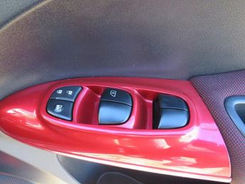 NISSAN JUKE 1.6 Tekna SUV 5dr Petrol CVT Euro 5 (117 ps)