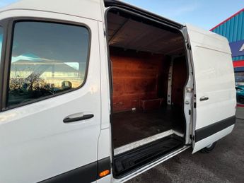 MERCEDES-BENZ SPRINTER 2.0 315 CDI Progressive Panel Van 5dr Diesel G-Tronic FWD L2 H2 