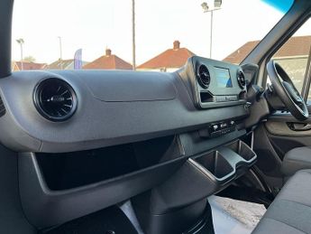 MERCEDES-BENZ SPRINTER 2.0 315 CDI Progressive Panel Van 5dr Diesel G-Tronic FWD L2 H2 