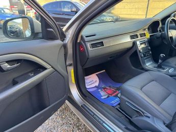 VOLVO V70 2.4 D5 SE Estate 5dr Diesel Manual Euro 4 (185 ps)