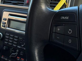 VOLVO V70 2.4 D5 SE Estate 5dr Diesel Manual Euro 4 (185 ps)