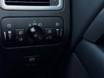 VOLVO V70 2.4 D5 SE Estate 5dr Diesel Manual Euro 4 (185 ps)