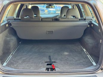 VOLVO V70 2.4 D5 SE Estate 5dr Diesel Manual Euro 4 (185 ps)