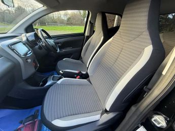 TOYOTA AYGO 1.0 VVT-i x-trend Funroof 5dr Petrol x-shift Euro 6 (71 ps)