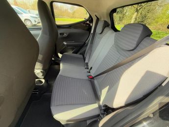 TOYOTA AYGO 1.0 VVT-i x-trend Funroof 5dr Petrol x-shift Euro 6 (71 ps)
