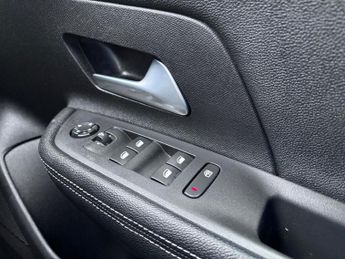 VAUXHALL MOKKA ELECTRIC 50kWh Ultimate SUV 5dr Electric Auto (136 ps)