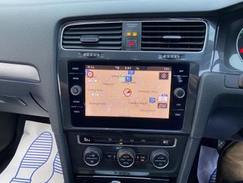 VOLKSWAGEN E-GOLF 35.8kWh e-Golf Hatchback 5dr Electric Auto (136 ps)