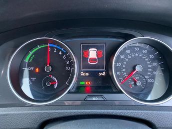 VOLKSWAGEN E-GOLF 35.8kWh e-Golf Hatchback 5dr Electric Auto (136 ps)