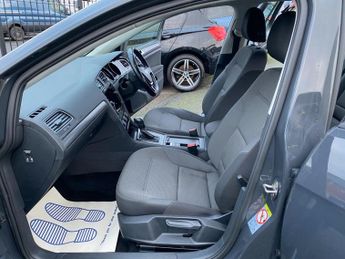 VOLKSWAGEN E-GOLF 35.8kWh e-Golf Hatchback 5dr Electric Auto (136 ps)