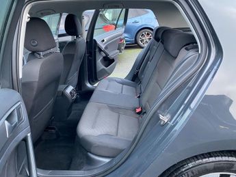 VOLKSWAGEN E-GOLF 35.8kWh e-Golf Hatchback 5dr Electric Auto (136 ps)