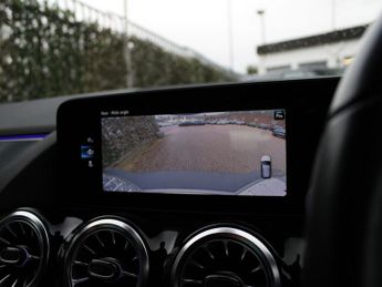 MERCEDES-BENZ EQA EQA 250 66.5kWh Sport SUV 5dr Electric Auto (190 ps)