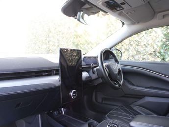 FORD MUSTANG MACH-E Standard Range 70kWh SUV 5dr Electric Automatic (269 ps)