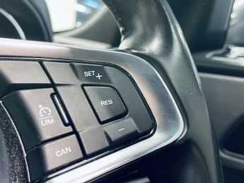 JAGUAR F-PACE 2.0 D180 R-Sport SUV 5dr Diesel Auto AWD Euro 6 (s/s) (180 ps)