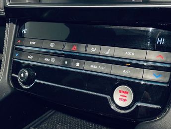 JAGUAR F-PACE 2.0 D180 R-Sport SUV 5dr Diesel Auto AWD Euro 6 (s/s) (180 ps)