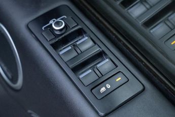 LAND ROVER DISCOVERY 3.0 TD V6 First Edition SUV 5dr Diesel Auto 4WD Euro 6 (s/s) (25