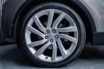 LAND ROVER DISCOVERY 3.0 TD V6 First Edition SUV 5dr Diesel Auto 4WD Euro 6 (s/s) (25