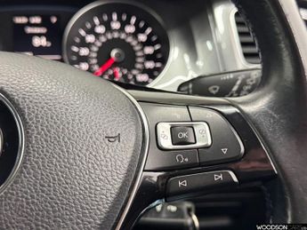 VOLKSWAGEN E-GOLF e-Golf Hatchback 5dr Electric Auto (115 ps)