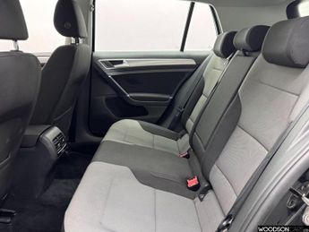 VOLKSWAGEN E-GOLF e-Golf Hatchback 5dr Electric Auto (115 ps)