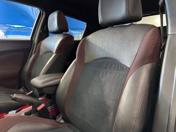 NISSAN JUKE 1.6 N-Connecta SUV 5dr Petrol XTRON Euro 6 (117 ps)