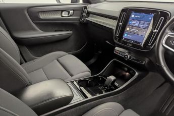 VOLVO XC40 Recharge Twin 78kWh SUV 5dr Electric Auto AWD (408 ps)