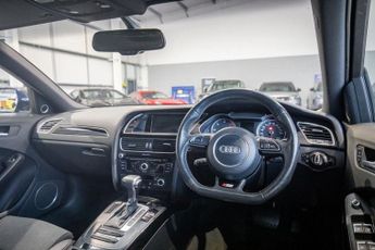AUDI A4 AVANT 2.0 TDI Black Edition Estate 5dr Diesel Multitronic Euro 5 (s/s)