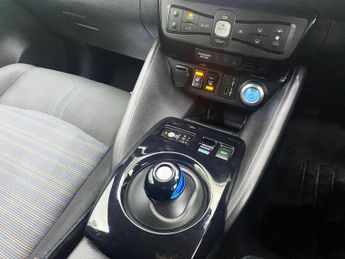 NISSAN LEAF 39kWh N-Connecta Hatchback 5dr Electric Auto (150 ps)