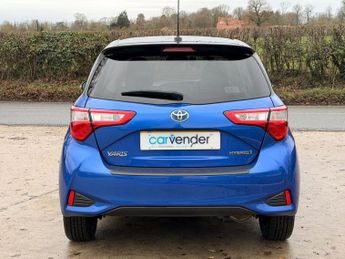 TOYOTA YARIS 1.5 VVT-h Blue Bi-Tone Hatchback 5dr Petrol Hybrid E-CVT Euro 6 