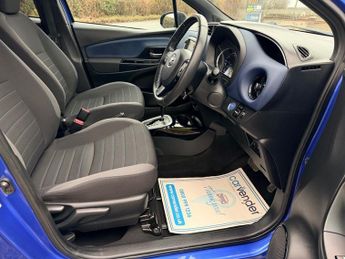 TOYOTA YARIS 1.5 VVT-h Blue Bi-Tone Hatchback 5dr Petrol Hybrid E-CVT Euro 6 