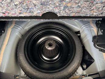 TOYOTA YARIS 1.5 VVT-h Blue Bi-Tone Hatchback 5dr Petrol Hybrid E-CVT Euro 6 