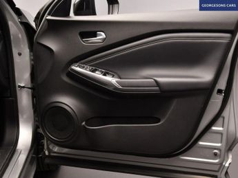 NISSAN JUKE 1.0 DIG-T N-Connecta SUV 5dr Petrol DCT Auto Euro 6 (s/s) (114 p