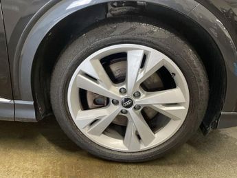 AUDI Q4 E-TRON 40 S line SUV 5dr Electric Auto 82kWh (204 ps)