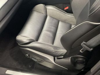 VOLVO XC60 2.0h T6 Recharge 11.6kWh R-Design SUV 5dr Petrol Plug-in Hybrid 