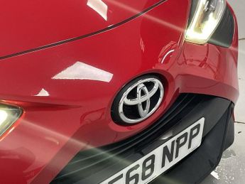 TOYOTA AYGO 1.0 VVT-i x Hatchback 3dr Petrol Manual Euro 6 (71 ps) - AA INSP