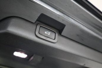 LAND ROVER DISCOVERY 3.0 SD V6 HSE SUV 5dr Diesel Auto 4WD Euro 6 (s/s) (306 ps)